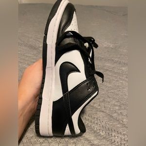 Nike dunks. Size 6.5. Read description.